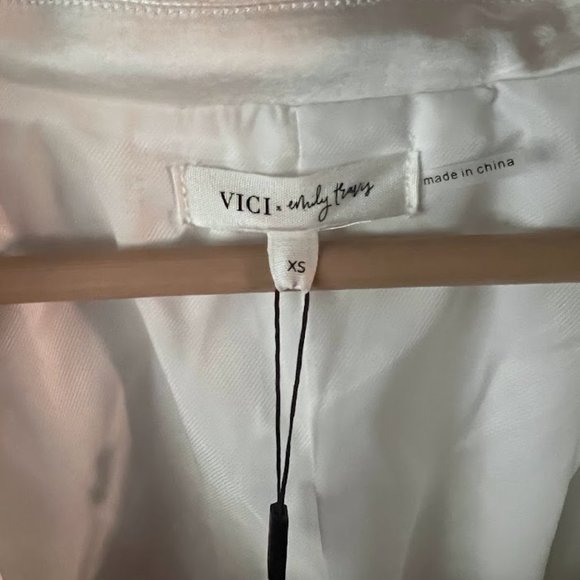 HOLIDAY WHITE BLAZER - VICI COLLECTION  - NWT! XS - Picture 2 of 5